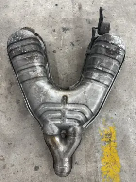 18101436532 Bmw E39 528i Rear Exhaust Center Silencer Muffler Pipes M52 1996-1998 Oem