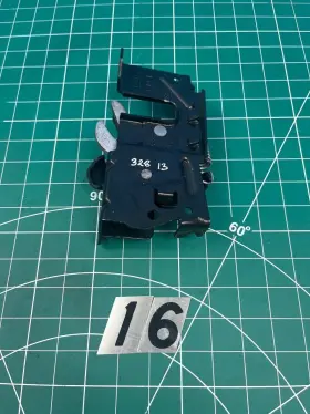 4895376 Bmw 2012-16 328i 335i M3 428 F33 F30 Front Right Latch Catch Lock Oem
