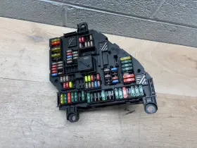 9264924 Bmw 750i 650i 550i F01 F10 F12 Oem 11-15 Rear Power Distribution Fuse Relay Box