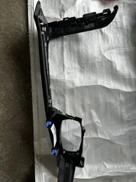 9335215 Bmw X1 X2 F39 F48 Oem 16-20 Center Console Armrest Trim Panel Black