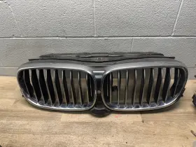 9366328 Bmw 750i 740i M760 G12 Oem 16-19 Front Bumper Air Shutter Grille With Camera