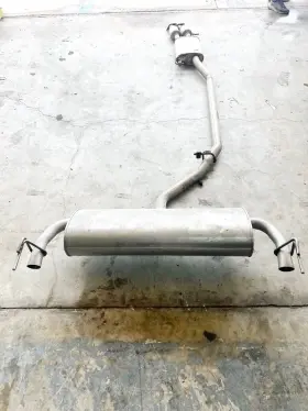 82290175 Cadillac 17-22 Xt5 Rear Center Exhaust System Muffler Resonator Pipe Tube Oem