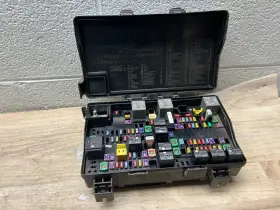 P68242800ac Jeep Grand Cherokee Oem 14-19 Front Power Distribution Fuse Box Relay Control