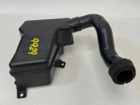 Pe0713195j20 Mazda Fits 12 13 3 2.0l Hatchback Air Cleaner Resonator Chamber Pe07-13195 Oem