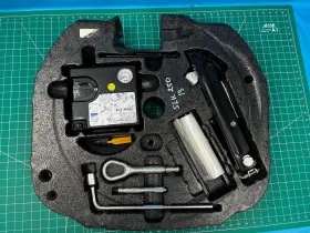 A1726830414 Mercedes-benz 2012-16 Slk250 Slk350 Set Emergency Tire Change Jack Car Lift Tools