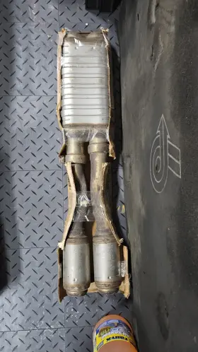 A2124901201 Mercedes-benz 12-18 W212 E63 Amg Exhaust Mid Pipe Center Resonator Oem