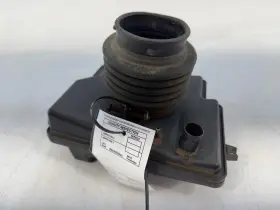 16576-31u15 Nissan 1995 - 1996 Maxima 3.0l Air Cleaner Filter Resonator Oem