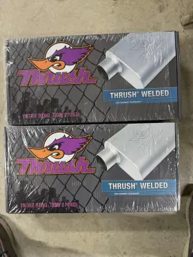 17656 Thrush Pair Of New Welded Turbo Mufflers 2 1/2 In And Out