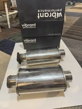 Vib1141 Vibrant Ultra Quiet Resonator 2.25in Inlet / Outlet Full Weld Ss Braided Hose